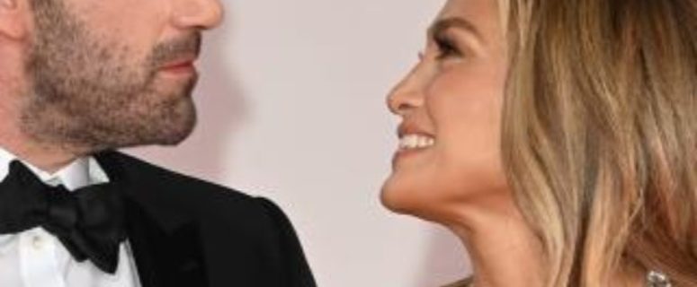 Jennifer Lopez and Ben Affleck TouchDown